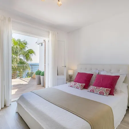 Villa Alcanada - Family Only