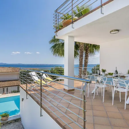 Villa Alcanada - Family Only